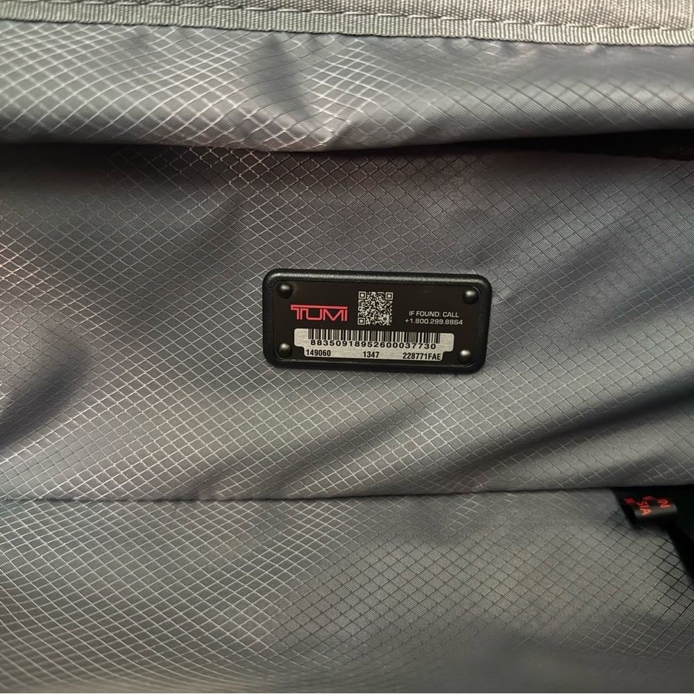 NWT Tumi 19 Degree international expandable 4 wheeled carry-on - Fusha - Picture 15 of 15